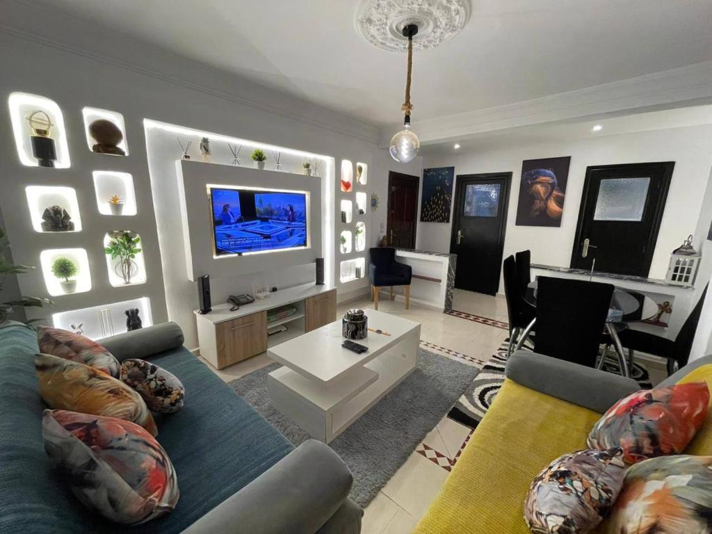 TV a/nebo společenská místnost v ubytování Appartement cosy World Rabat
