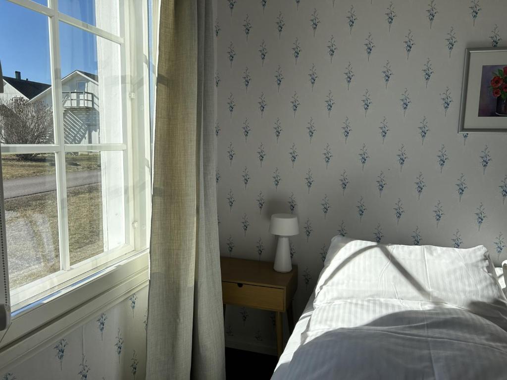 Postel nebo postele na pokoji v ubytování Piilopirtin Lomamökit