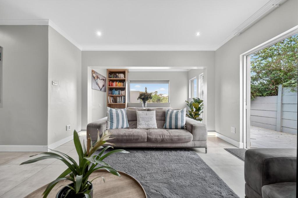 Un lugar para sentarse en Ballito Ridge - Private Suite