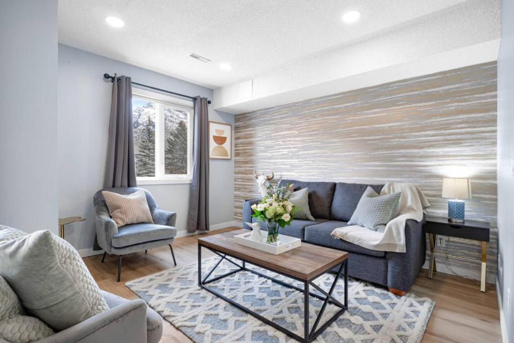 Гостиная зона в Great Rocky Mountain 3BR Condo in Canmore DT