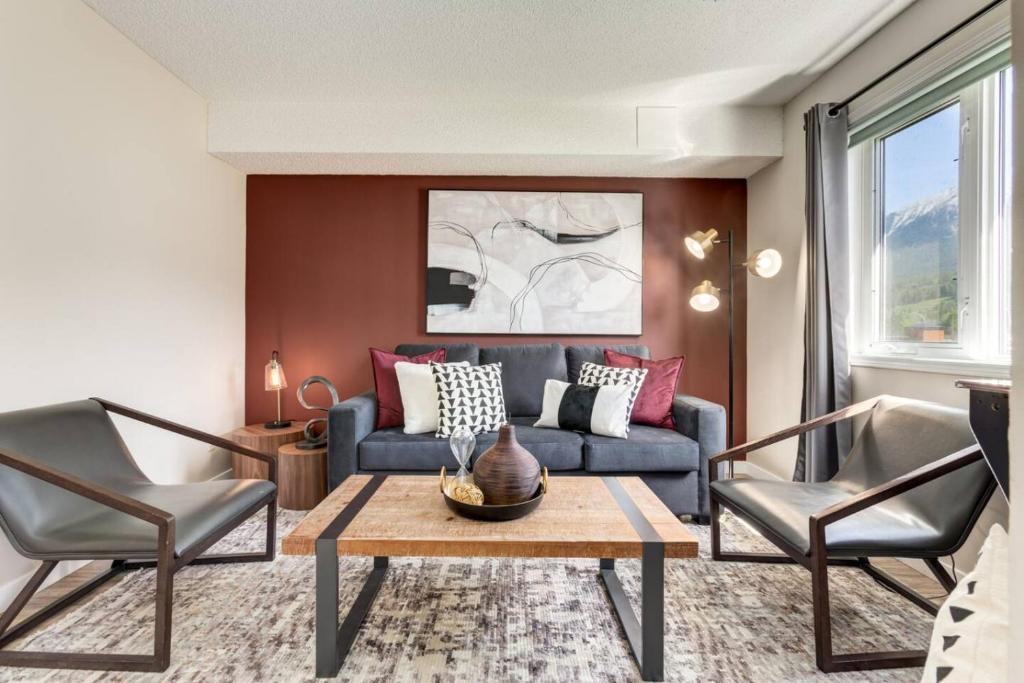 Χώρος καθιστικού στο Stylish 3BR Condo in DT Canmore