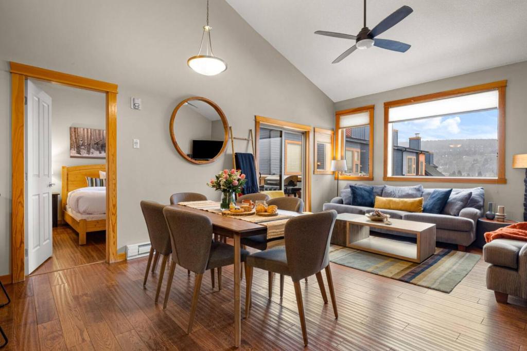 Posezení v ubytování 3BR Luxury Top Floor Condo with Great views