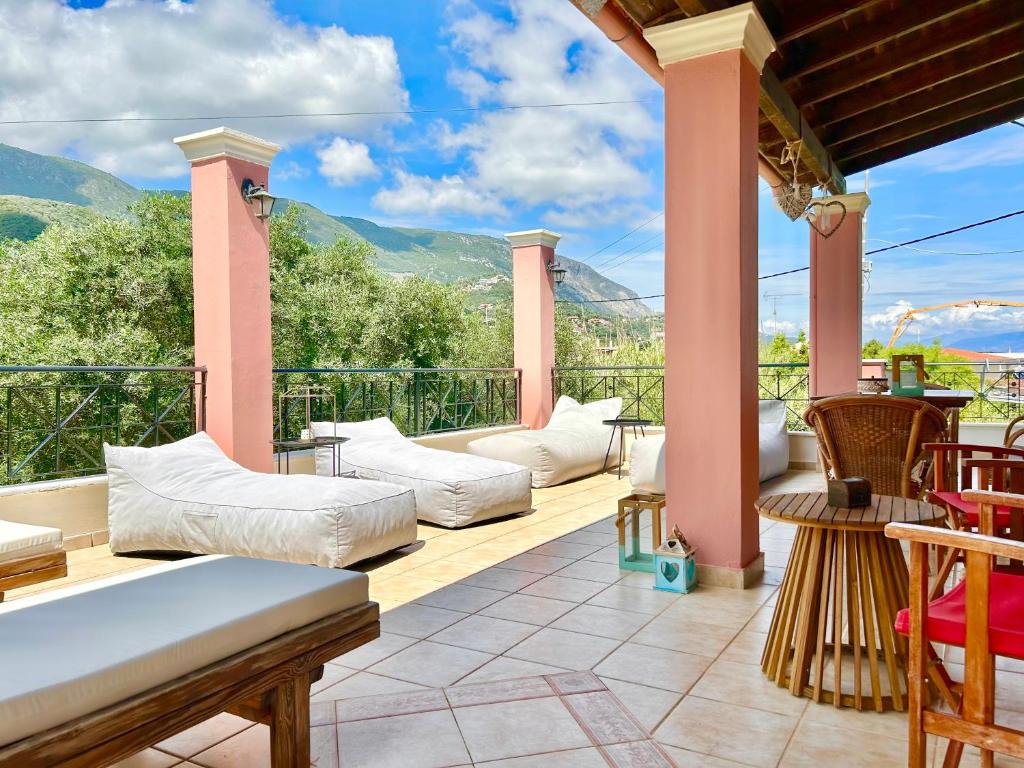 Nespecifikovaný výhled na hory nebo výhled na hory při pohledu z vily