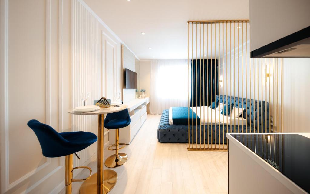 Χώρος καθιστικού στο YamaLuxe Luxury Apartments - București