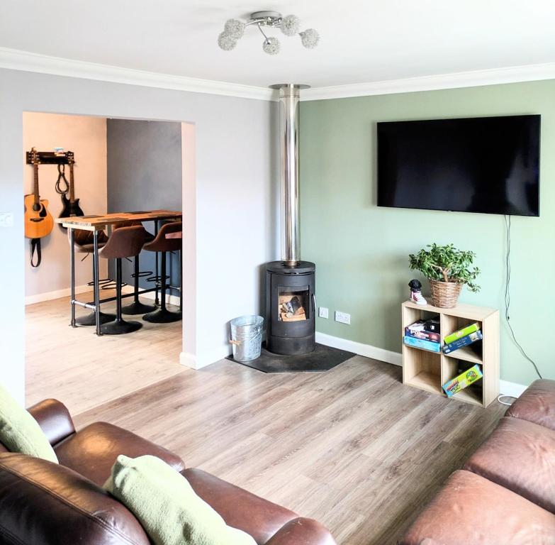 Et tv og/eller underholdning på Family Friendly Home in Fort William