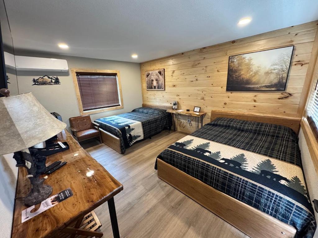 Ένα ή περισσότερα κρεβάτια σε δωμάτιο στο Sleepy Bear Inn