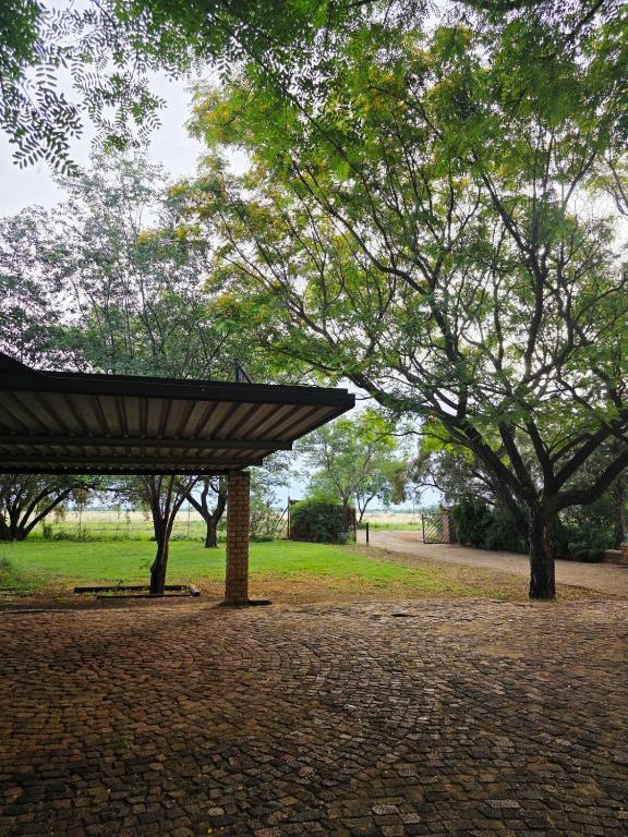 Κήπος έξω από το GPR Retreat