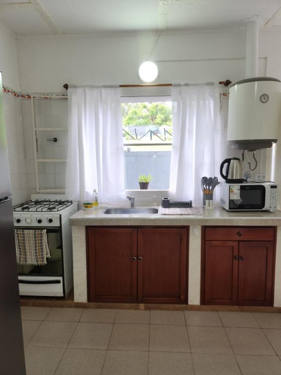 Bambú Los Perales Depto Familiar con Asador, patio, Aire Acondicionado y estacionamiento