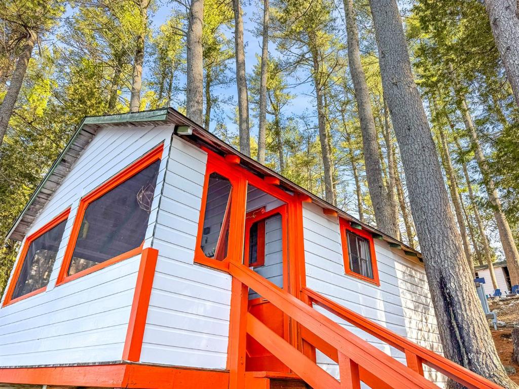 Getogether Pines Lakeside Cabin Resort - Estudio Deluxe Con Cama Grande
