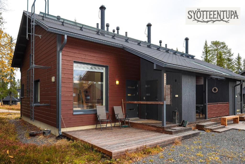 a small house with a wooden porch and a deck at Syötteentupa in Syöte