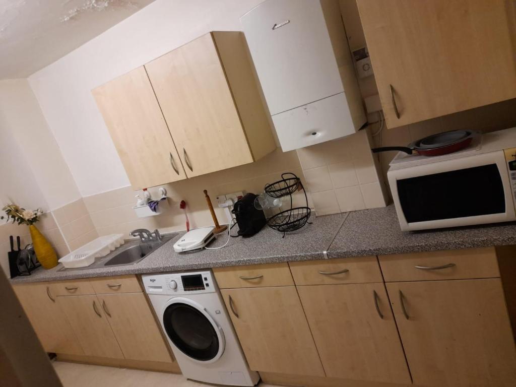 Kuchyň nebo kuchyňský kout v ubytování Self-contained Studio Apartment in Eltham, Great Transport Links