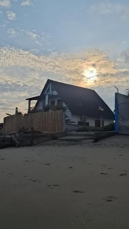 Solopgangen eller solnedgangen set fra villaen