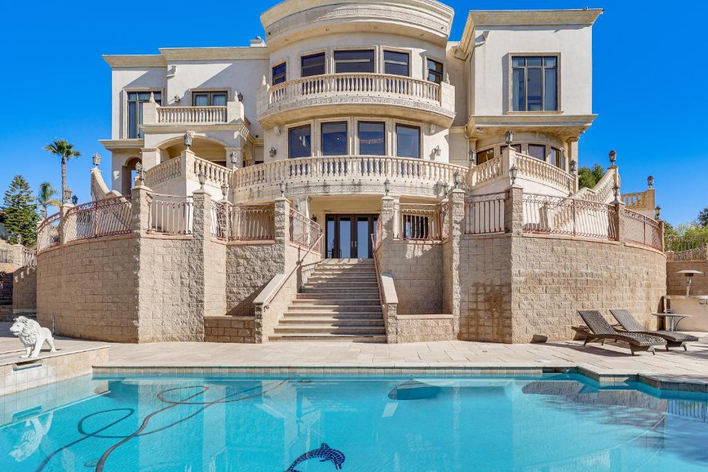 Πισίνα στο ή κοντά στο Grand 9,000-Sq-Ft Estate! Luxurious SoCal Getaway