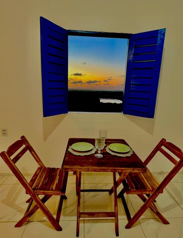 a table and two chairs and a table and a window at Apartamento da Kenia in Canoa Quebrada