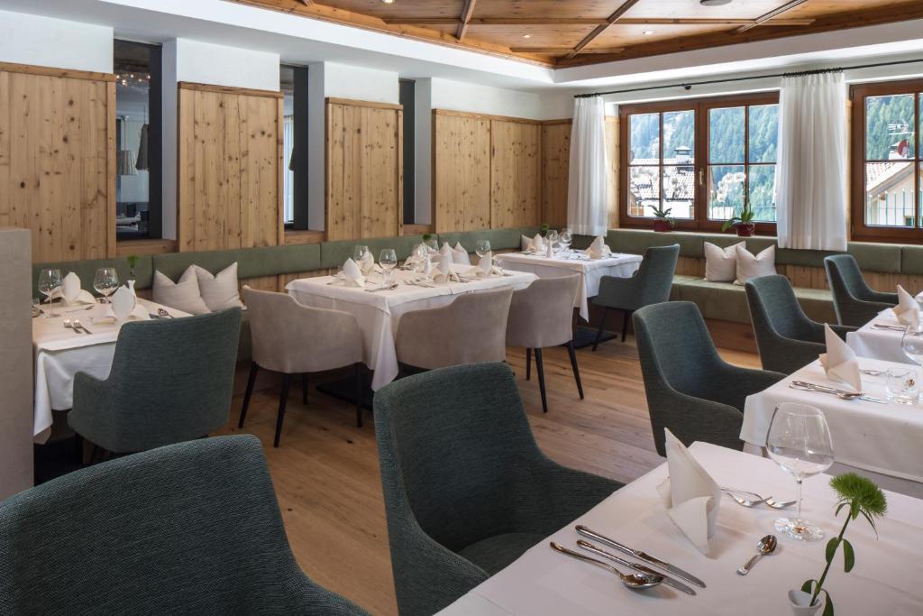 Reštaurácia alebo iné gastronomické zariadenie v ubytovaní Falkensteiner Hotel & Spa Falkensteinerhof