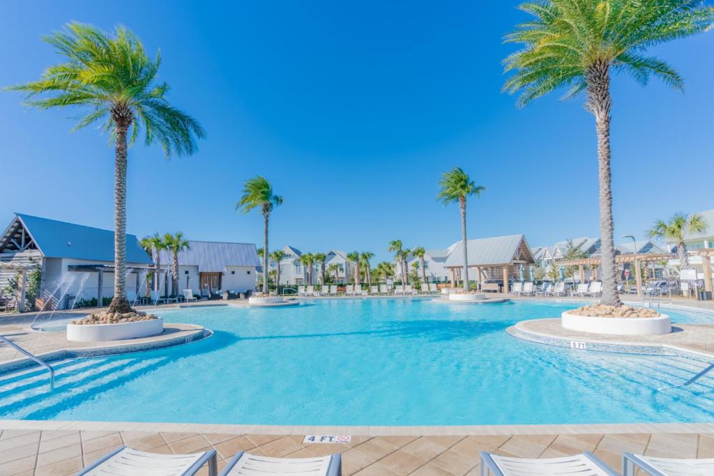 Πισίνα στο ή κοντά στο Absolutely Paradise II l Heated 5000 sqft resort style pool l Walk to many restaurants