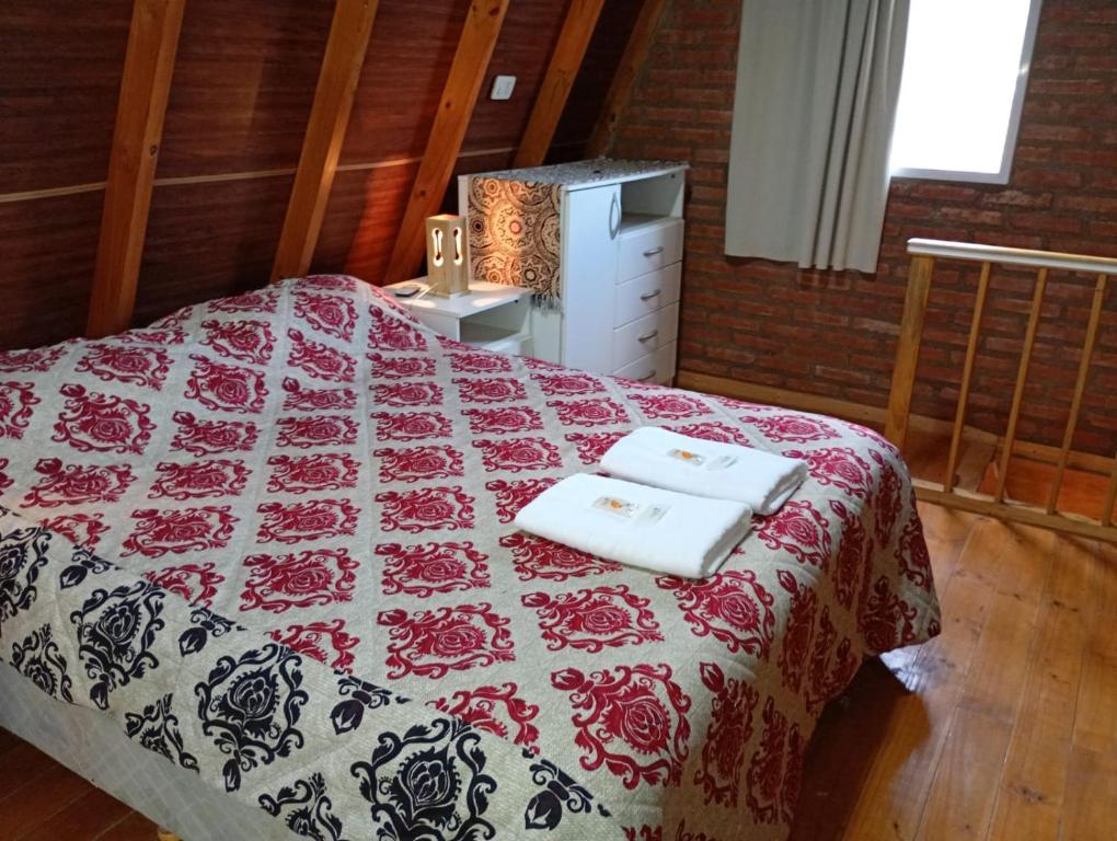 En eller flere senge i et værelse på Cuatro Picos Cabañas