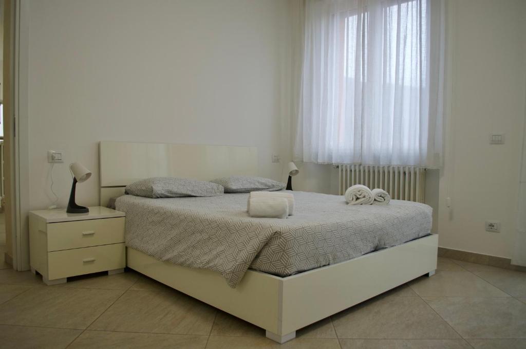 Giường trong phòng chung tại Montagne & Laghi Escape - Appartamento rinnovato