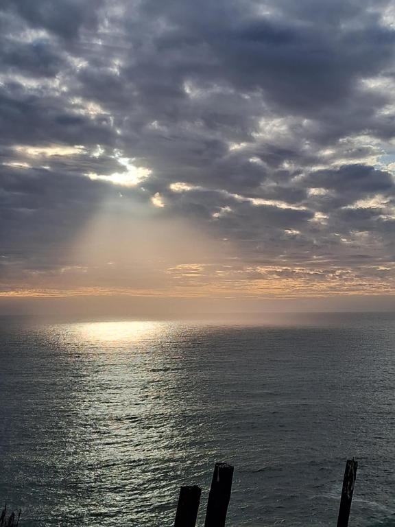 a view of the ocean under a cloudy sky at Vistas espectaculares in Mirasol