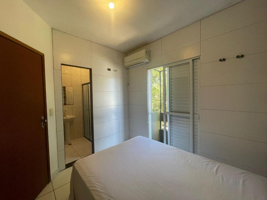 Кровать или кровати в номере Casa de Praia- Suíte Itaguaré