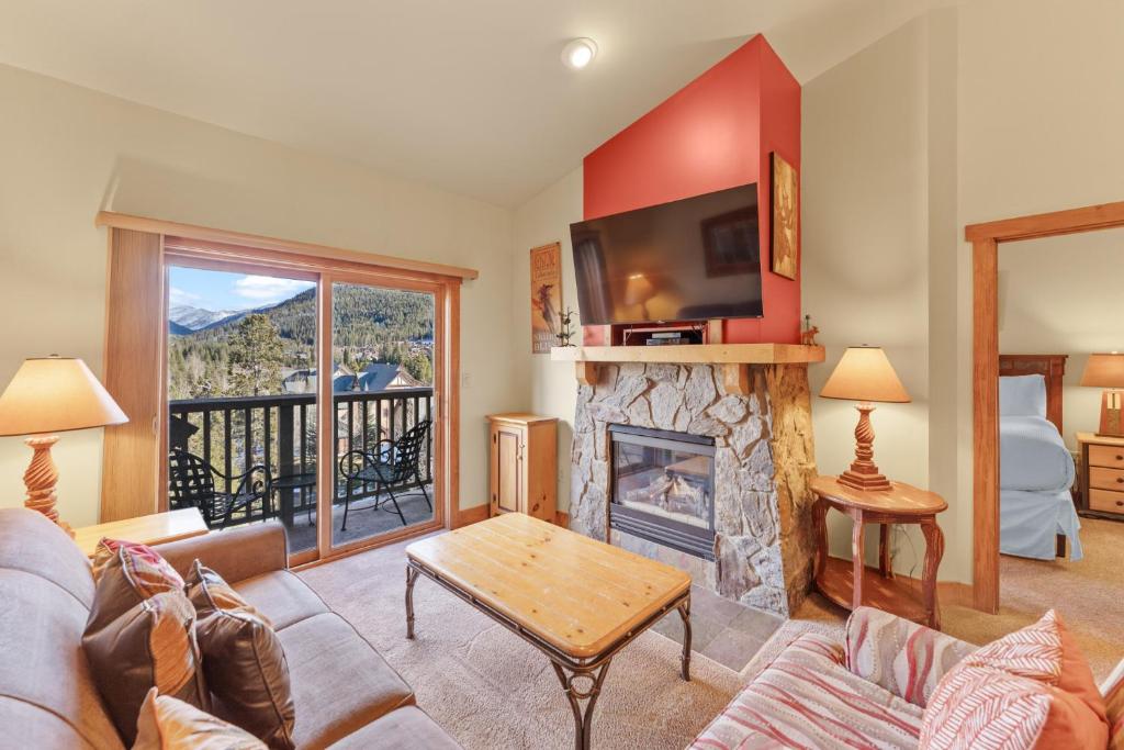 a living room with a fireplace and a tv at Red Hawk Lodge #2308 in Keystone