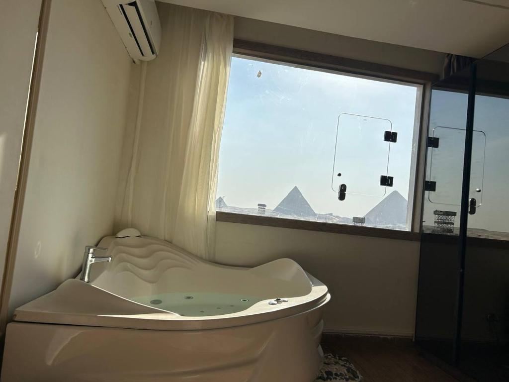 Imagen de la galería de Golden pyramids temple view INN, en El Cairo