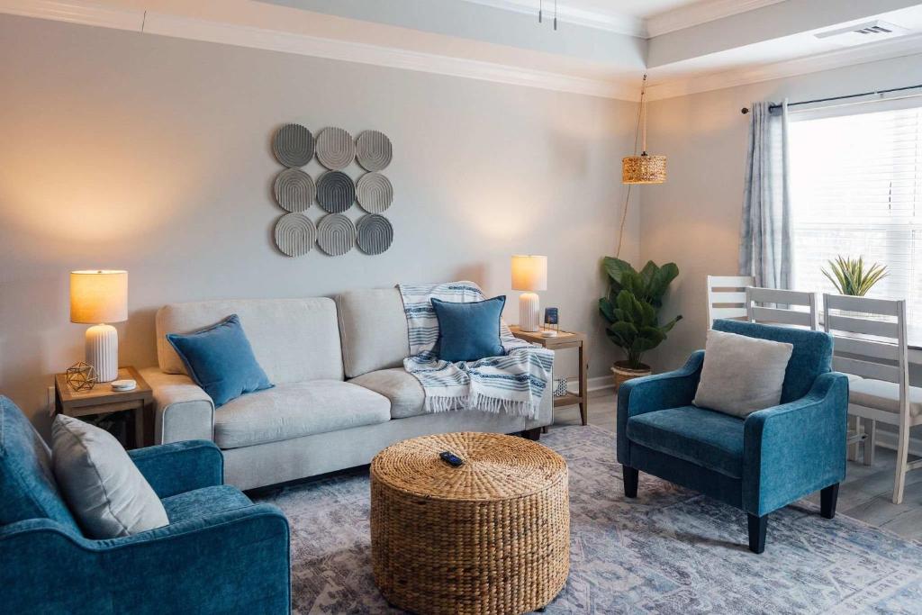 a living room with a couch and two chairs at Spacious 3 Bed Condo Near ETSU in Johnson City
