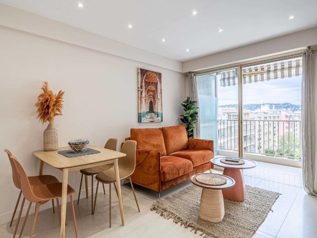 Renovated flat 250m from the beach - Town centre - 2BR 6p