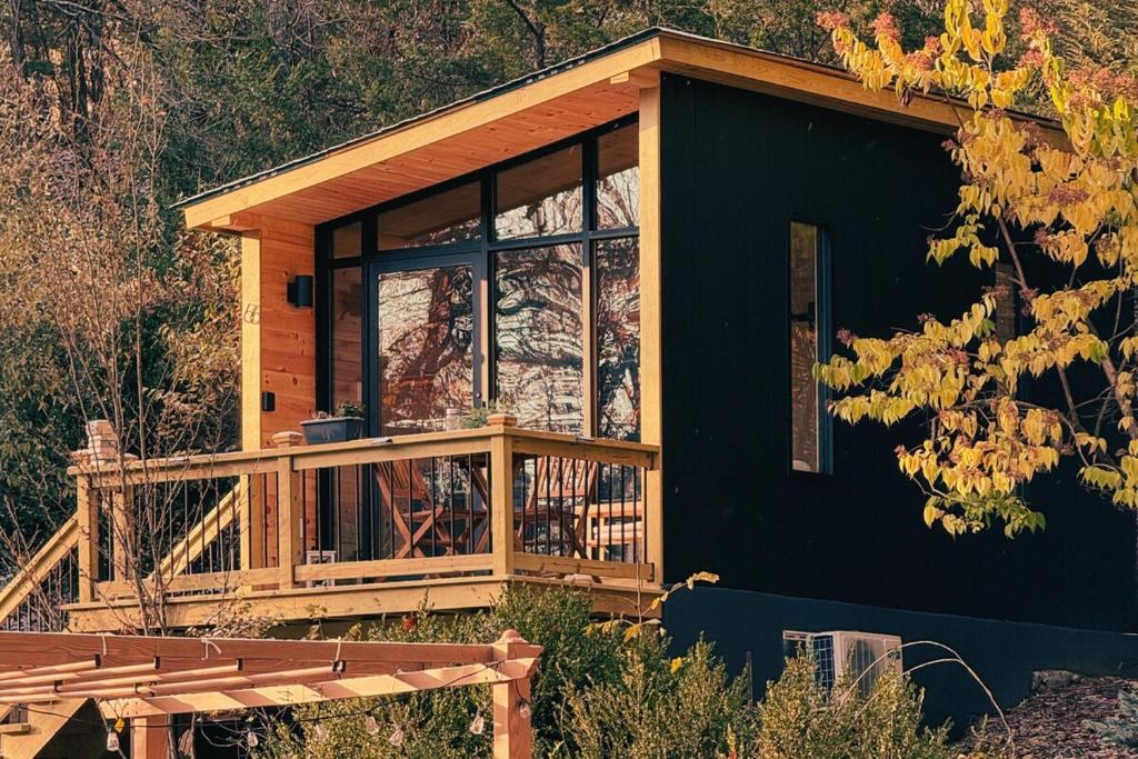 Budova, kde se chata nachází