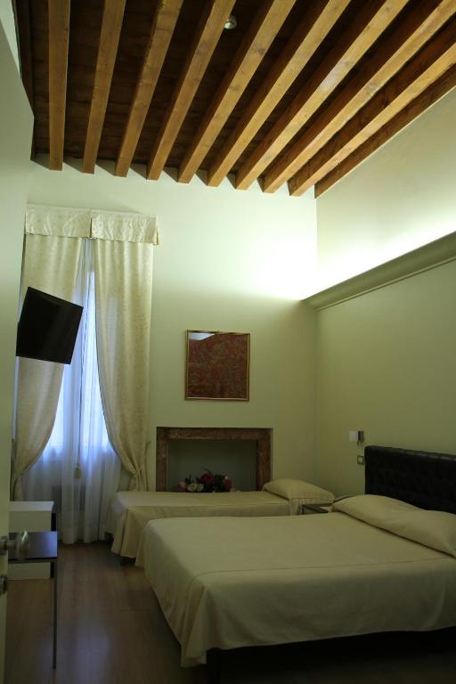 Postel nebo postele na pokoji v ubytování Albergo al Tiepolo