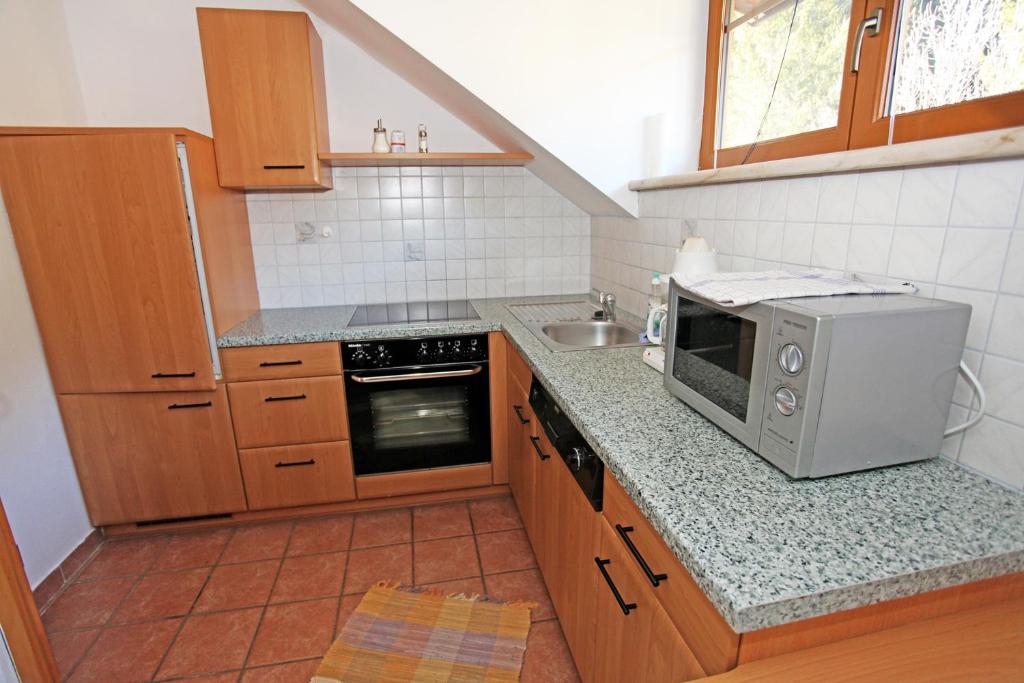 A kitchen or kitchenette at Appartementhaus Sabine