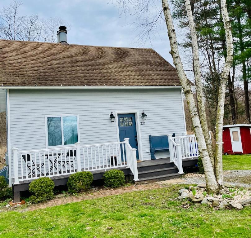 Το κτήριο όπου στεγάζεται  η παραθεριστική κατοικία