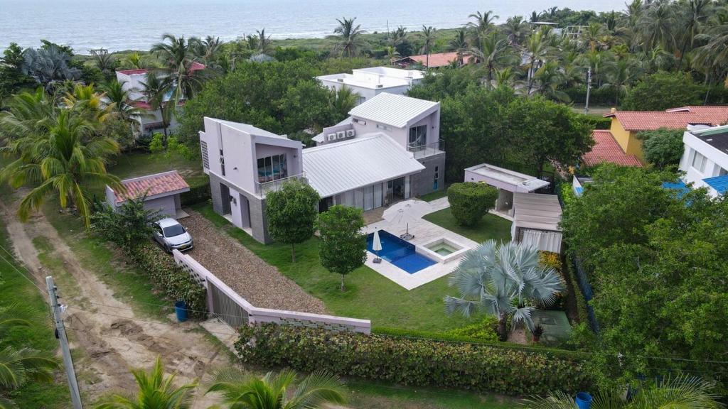 an aerial view of a house with a swimming pool at Cabaña privada con piscina y jacuzzi junto al mar in Santa Veronica