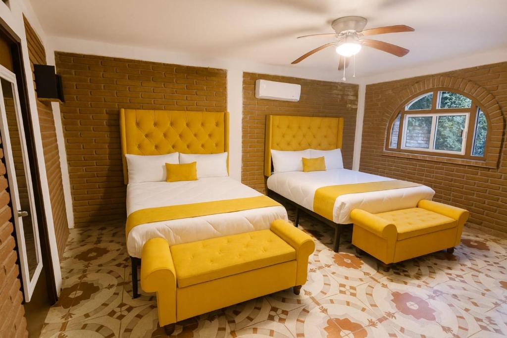 Ένα ή περισσότερα κρεβάτια σε δωμάτιο στο Hotel Flamora