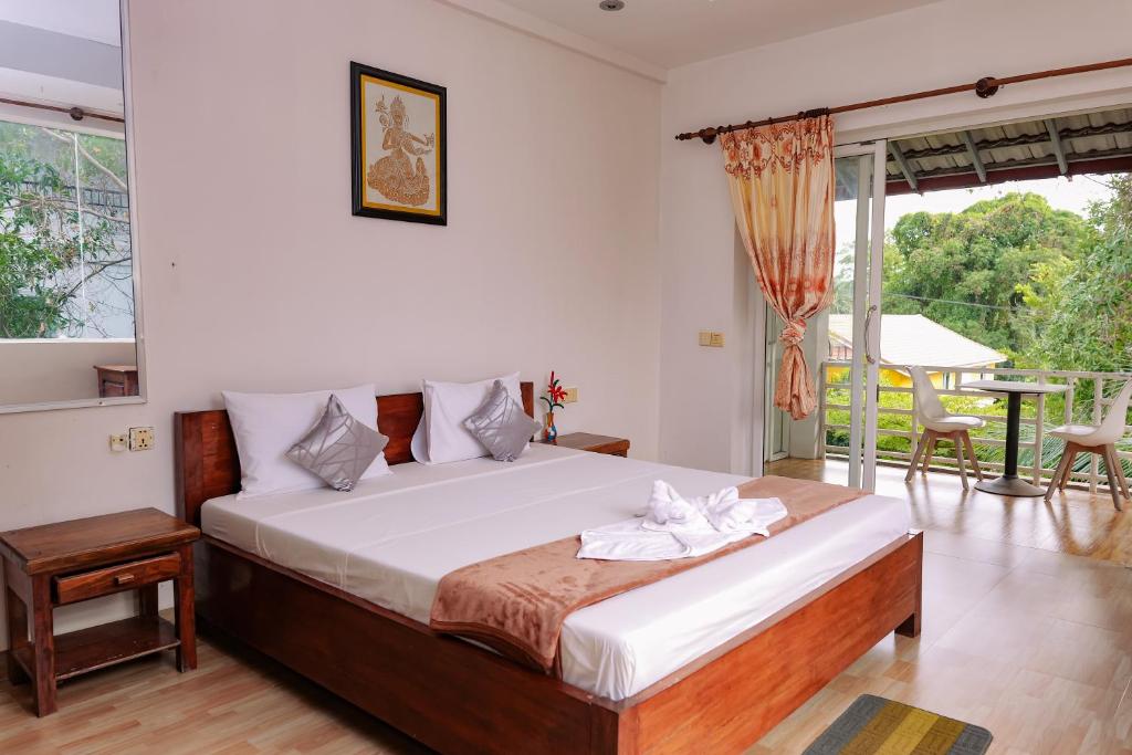 Postel nebo postele na pokoji v ubytování Kep Arunrass Boutique