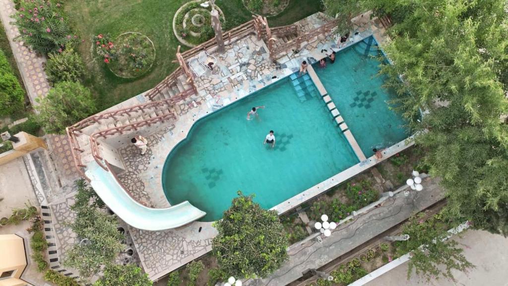 Hồ bơi trong/gần Chasma Resort