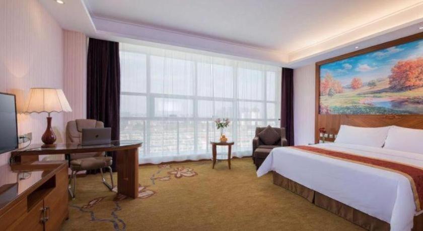 Ένα ή περισσότερα κρεβάτια σε δωμάτιο στο Vienna Hotel Tongliao Ke'erqin