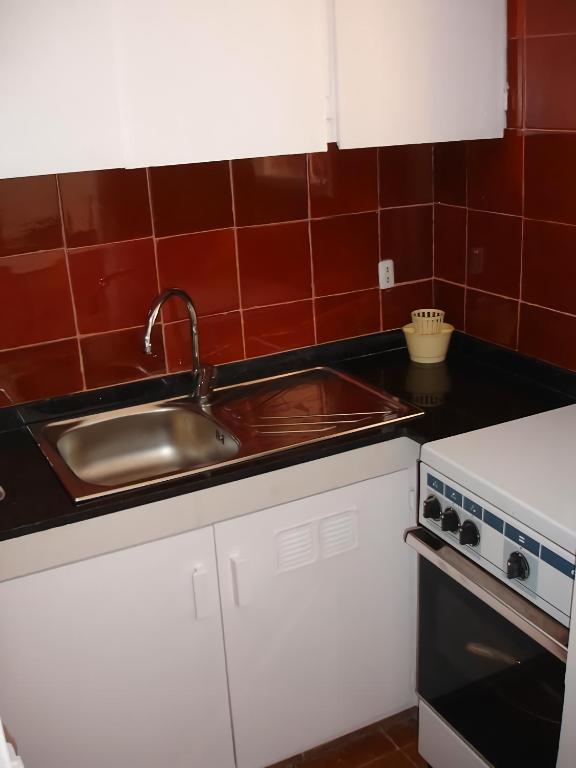 Kuchyňa alebo kuchynka v ubytovaní Bungalow Cala Llobeta 16