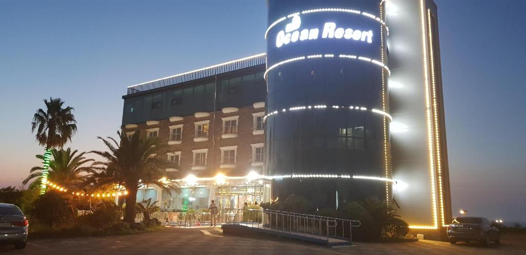 Tòa nhà nơi khách sạn tọa lạc