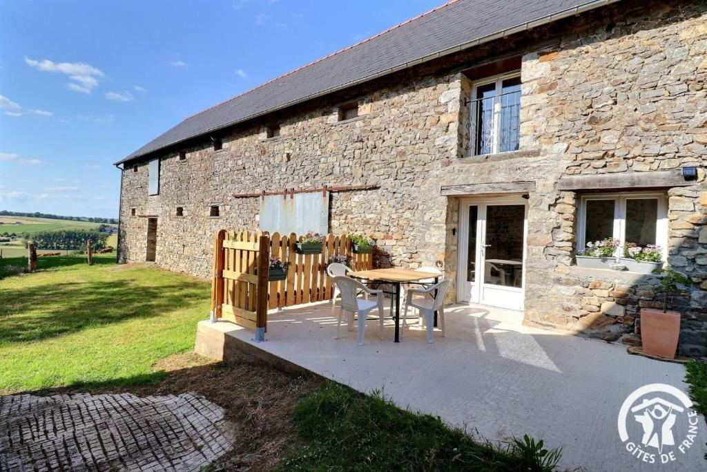 Το κτήριο όπου στεγάζεται  η παραθεριστική κατοικία