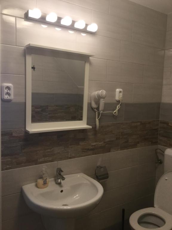 Łazienka w obiekcie Avas Apartman