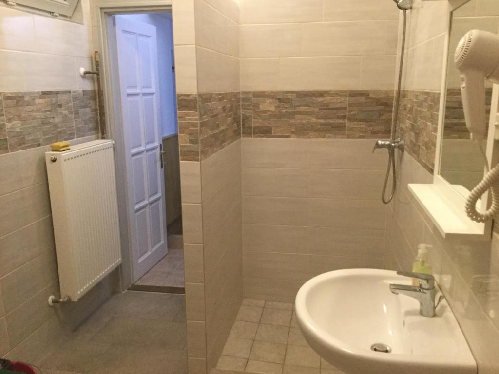 Łazienka w obiekcie Avas Apartman