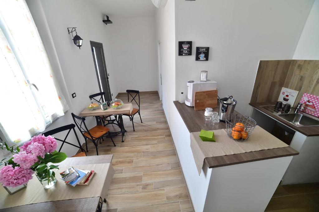 Kuchyň nebo kuchyňský kout v ubytování Suite Varigotti