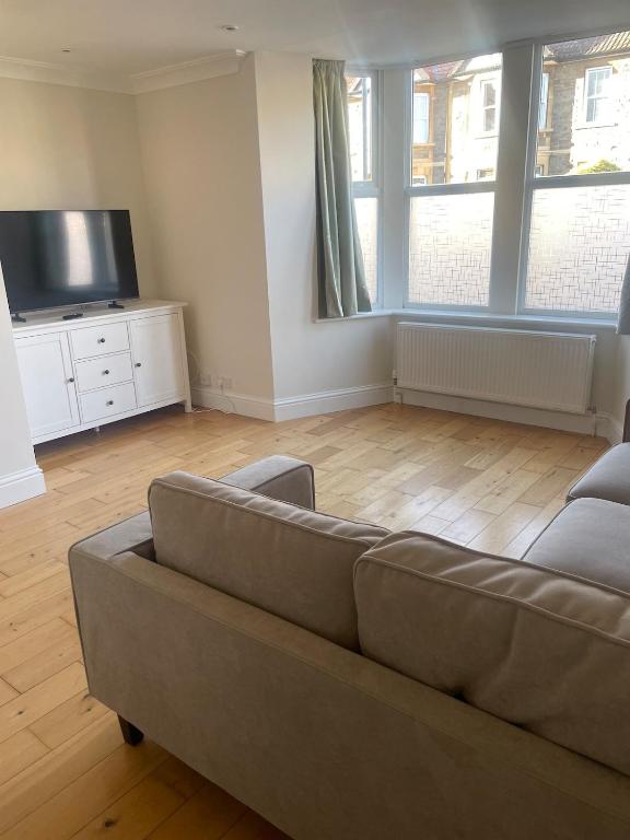 Μια τηλεόραση ή/και κέντρο ψυχαγωγίας στο West View Apartment