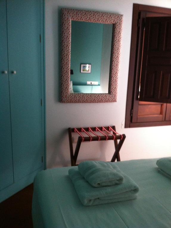 Posteľ alebo postele v izbe v ubytovaní Apartamentos La Hoguera