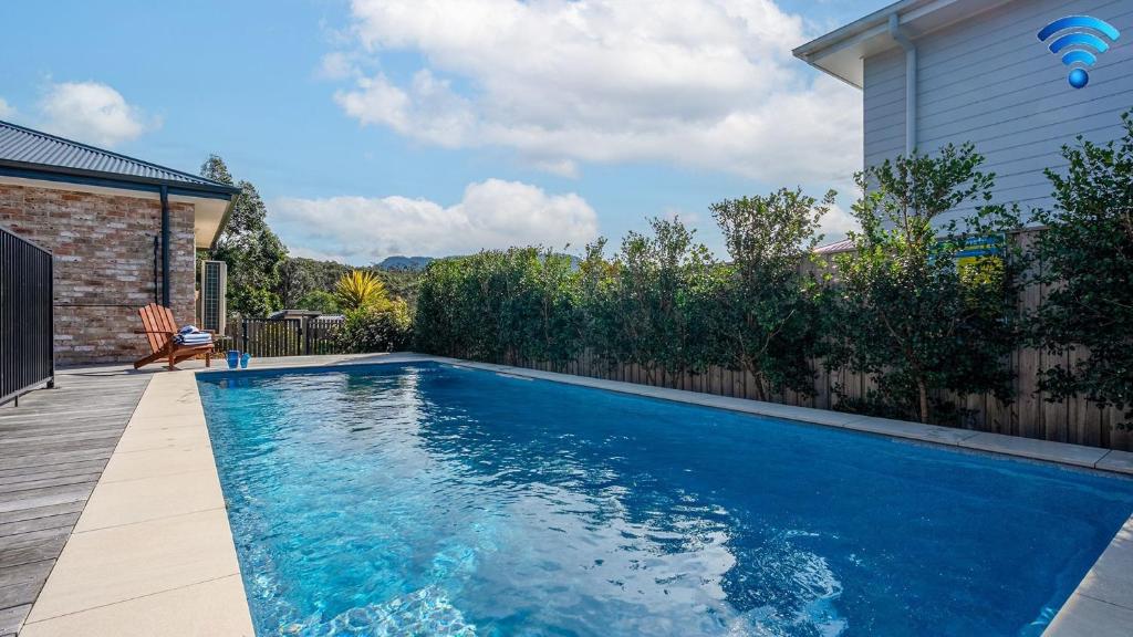 La alberca dentro o cerca de Holiday Crescent