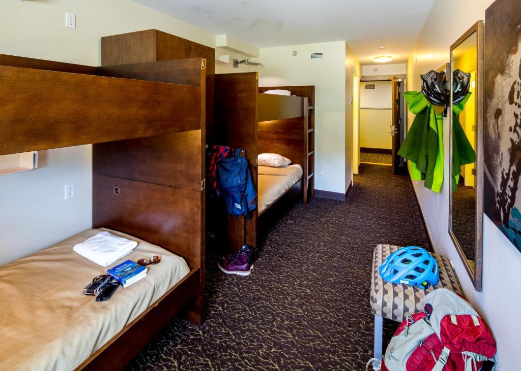 Letto o letti in una camera di HI Whistler - Hostel