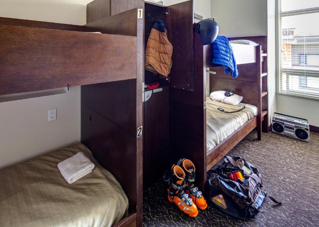 Letto o letti in una camera di HI Whistler - Hostel