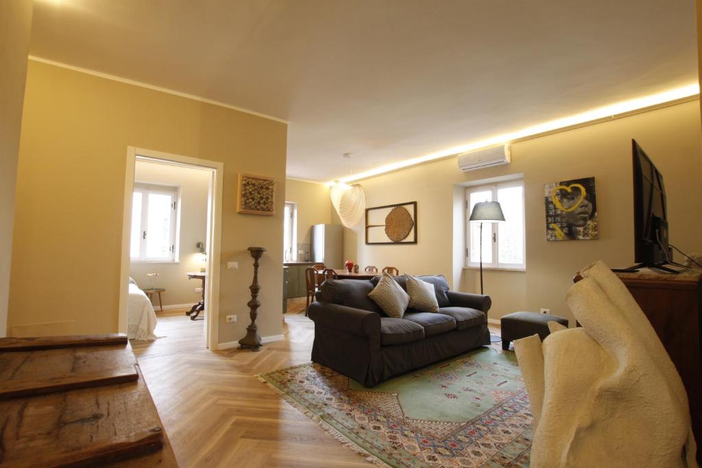 Posezení v ubytování Lakeside Escape - 3 bed - 2 bath - AC speed WIFI