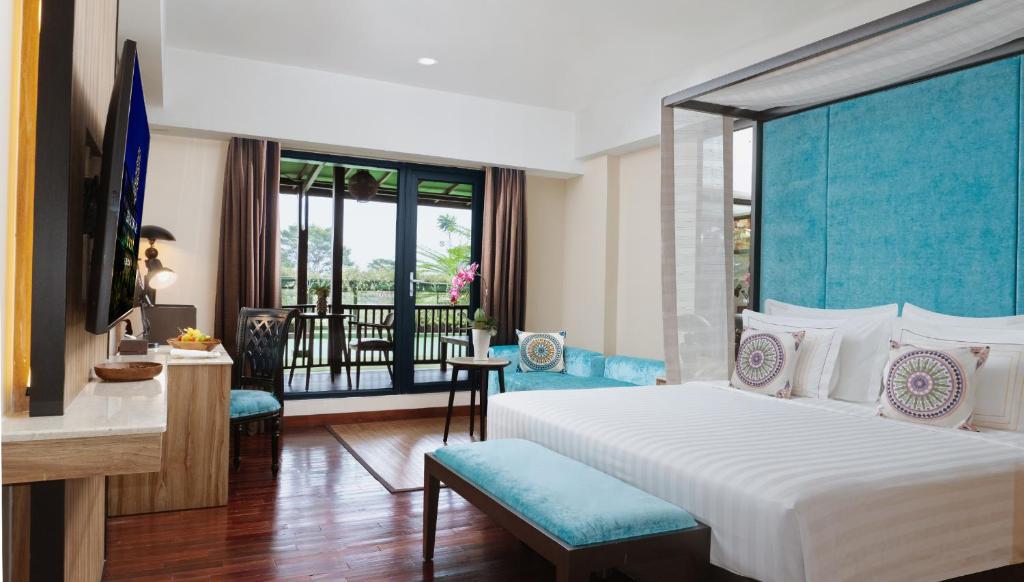 Grand Sunshine Resort & Convention - Executive King With Terrace